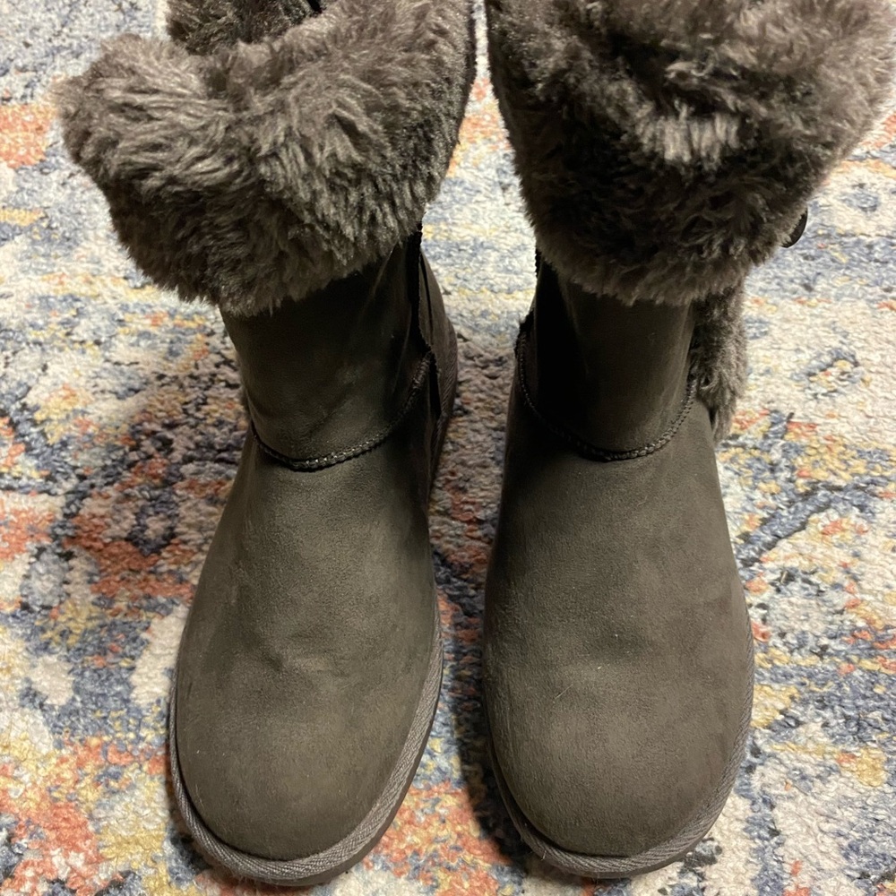 Airwalk Gray Fur-Trimmed Winter Boots